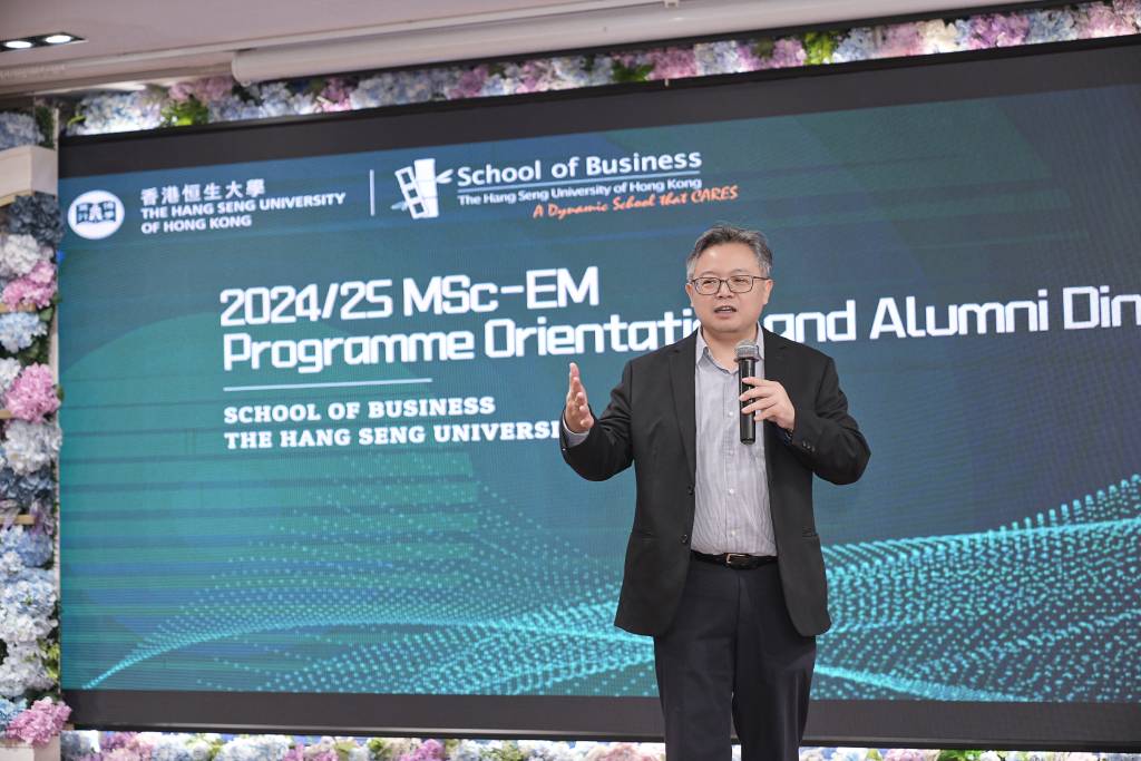 Dr. Thomas Man, Associate Dean (TPG and Executive Education), School of Business, welcomed new students to the Programme.